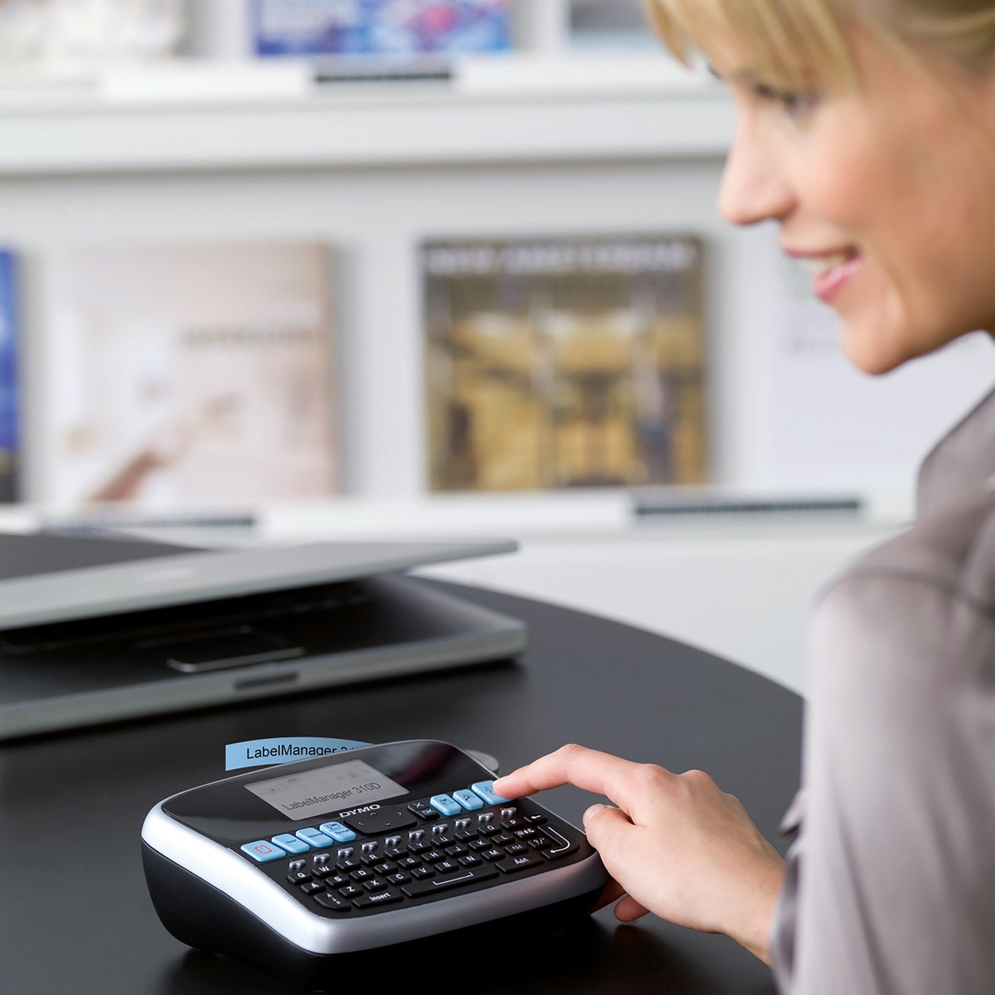 DYMO LabelManager ™ 210D QWERTZ Kitcase Label Printer