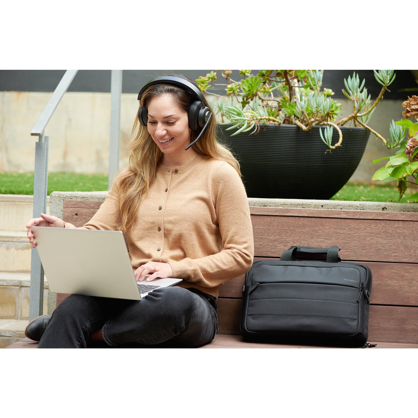 Kensington EQ 16" Laptop Carrying Case Laptop Bag