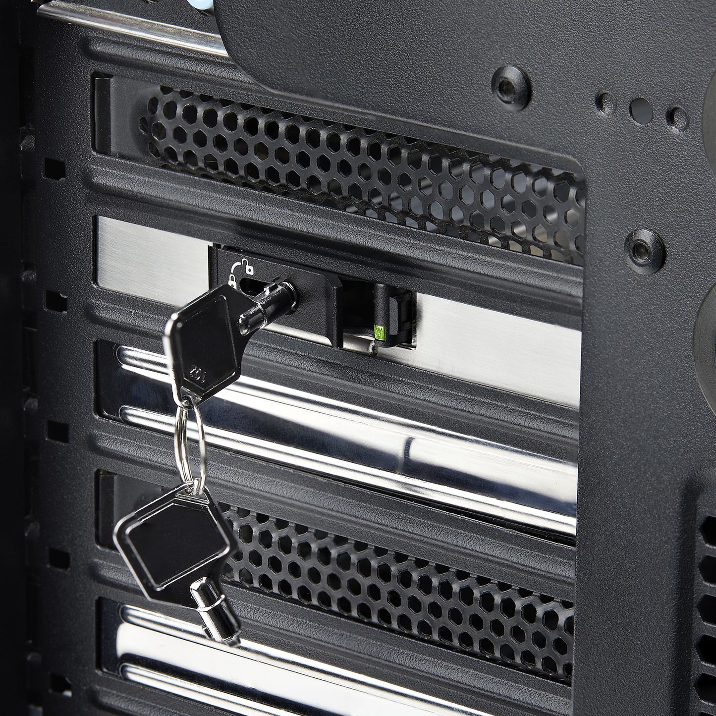 StarTech.com M.2 NVMe SSD to PCIe x4 Mobile Rack/Backplane with Removable Tray for Hub