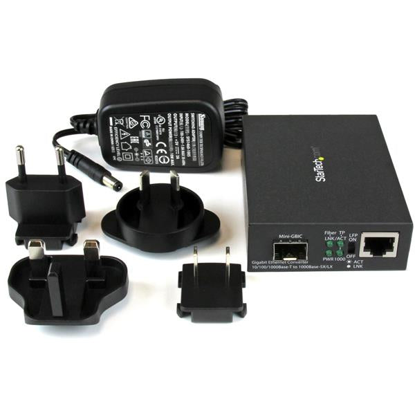 StarTech.com Multi-Mode (MM) / Single Mode (SM) Fiber Media Converter for 10/100/1000 Networks, Standalone Gigabit Ethernet to Fiber Converter, Open SFP Slot - TAA Networking