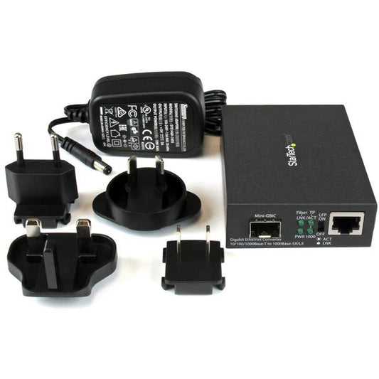 StarTech.com Multi-Mode (MM) / Single Mode (SM) Fiber Media Converter for 10/100/1000 Networks, Standalone Gigabit Ethernet to Fiber Converter, Open SFP Slot - TAA Networking