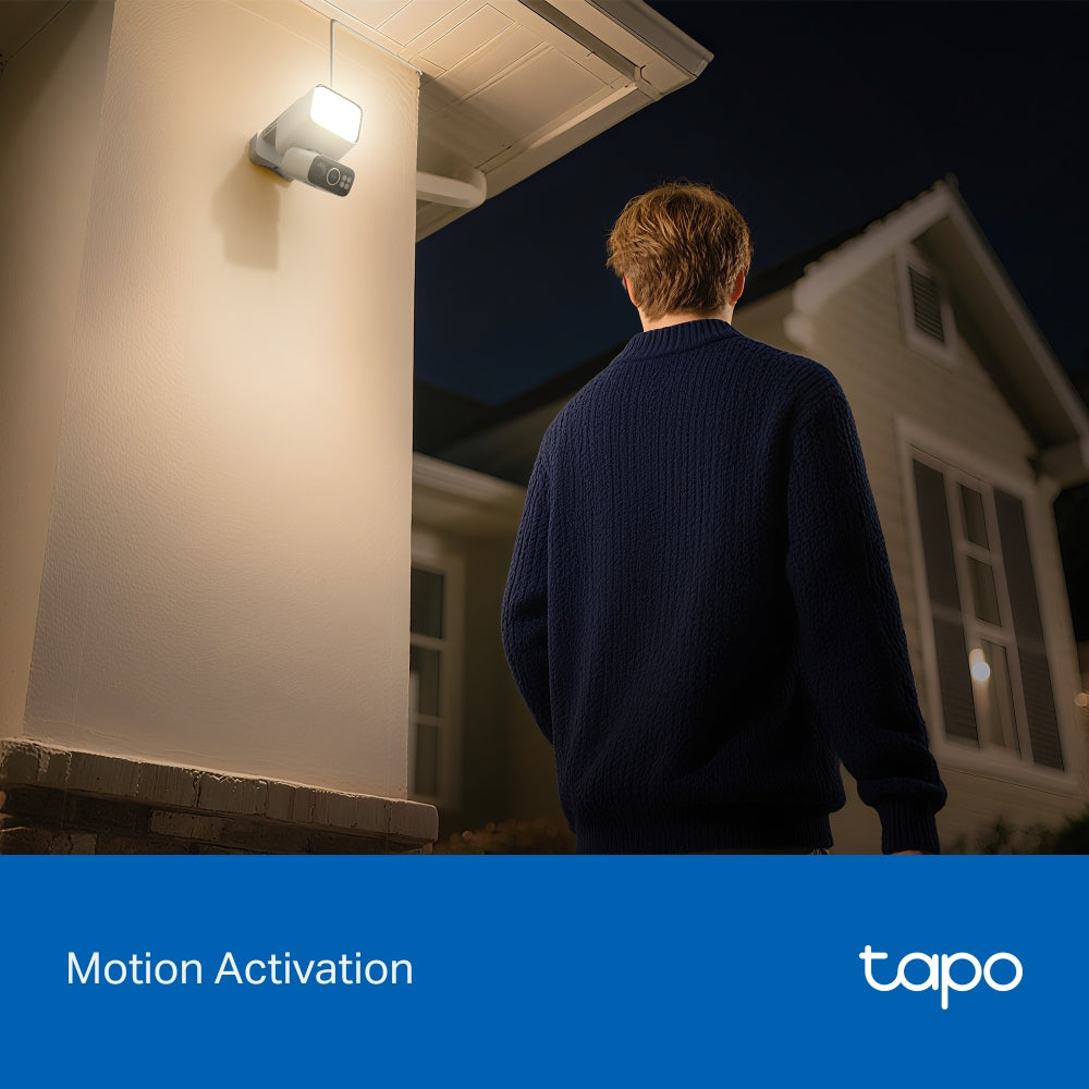 TP-LINK Tapo Solar-Powered Floodlight Pan/Tilt Security Camera Kit