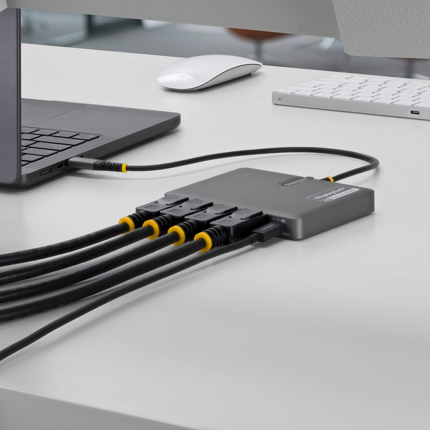 StarTech.com Quad-Monitor Workstation Adapter USB-C Docking Station (DPADAPT)