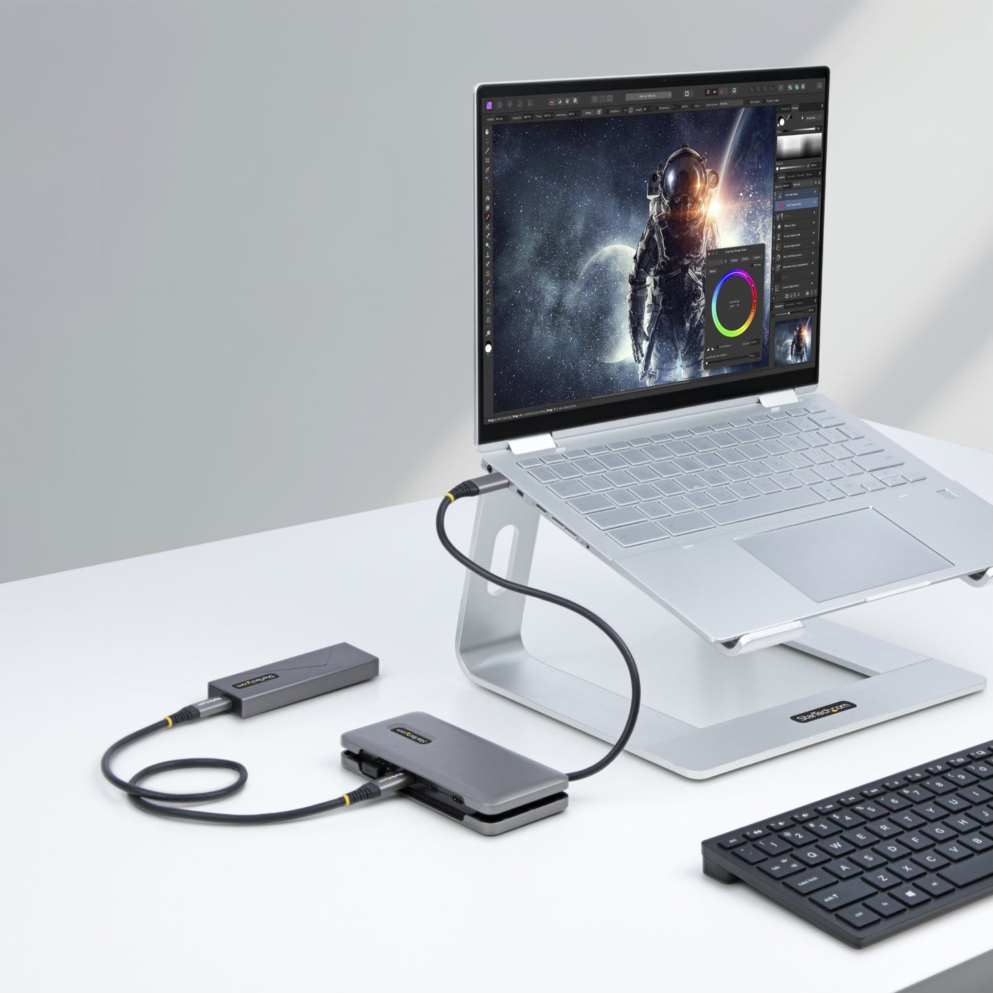 StarTech.com 4-Port Hub 1x USB-C Docking Station