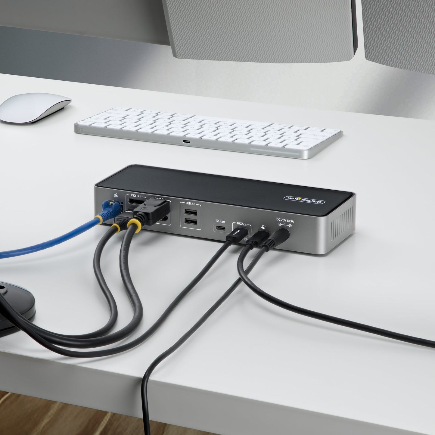 StarTech.com Triple-Monitor USB-C Docking Station 140W