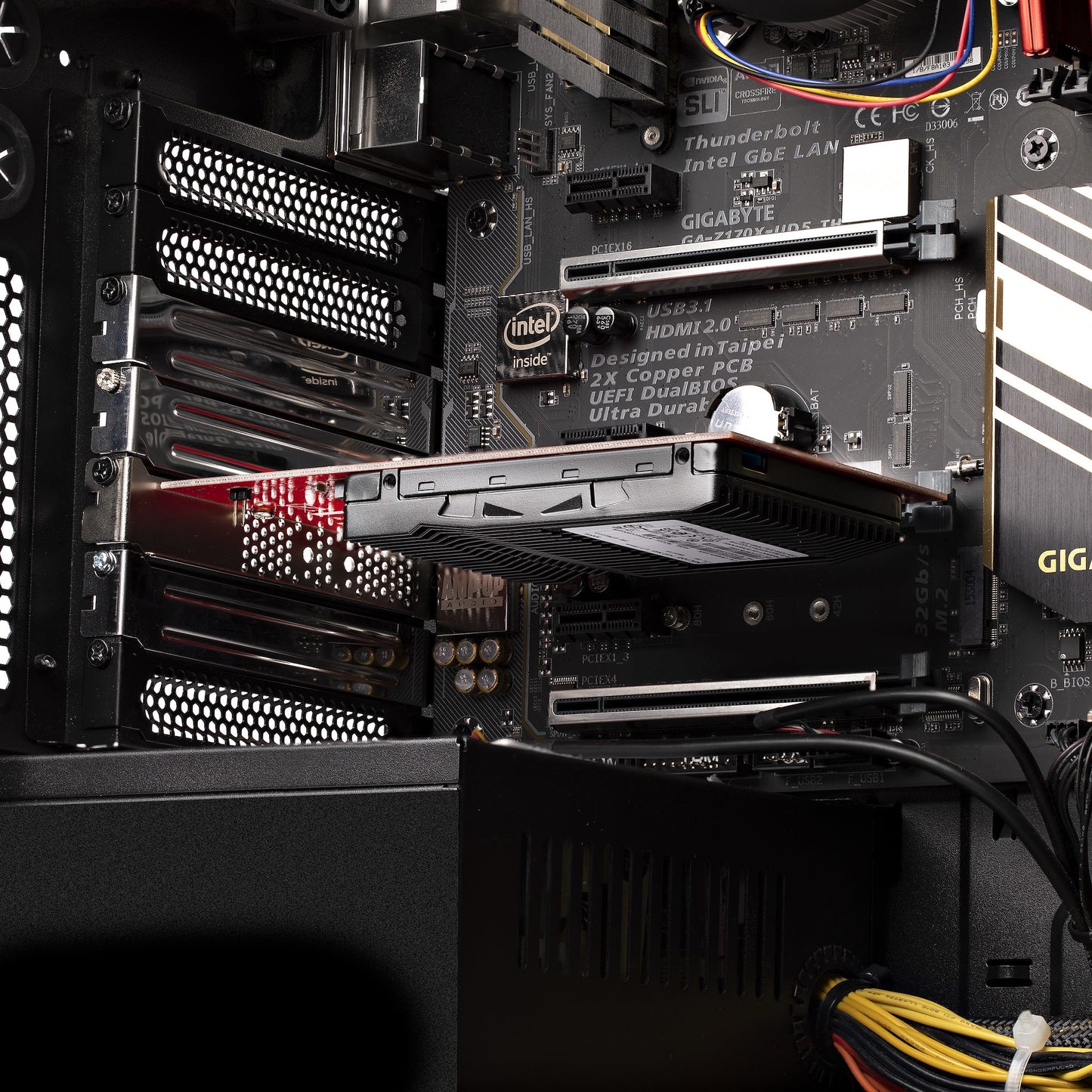 StarTech.com U.3 to PCIe Adapter Card, PCIe 4.0 x4 Adapter For 2.5" U.3 NVMe SSDs Hub