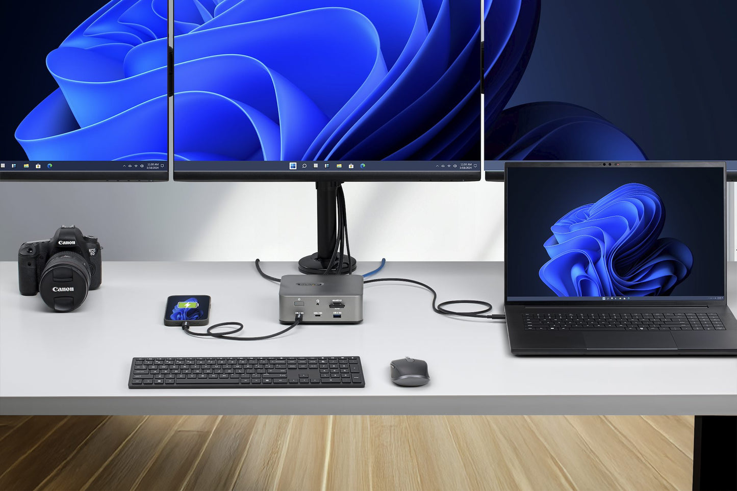 StarTech.com Universal Thunderbolt 5 Docking Station 140W