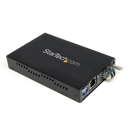 StarTech.com 1000 Mbps Gigabit Single Mode Fiber Media Converter LC 40 km - TAA Networking
