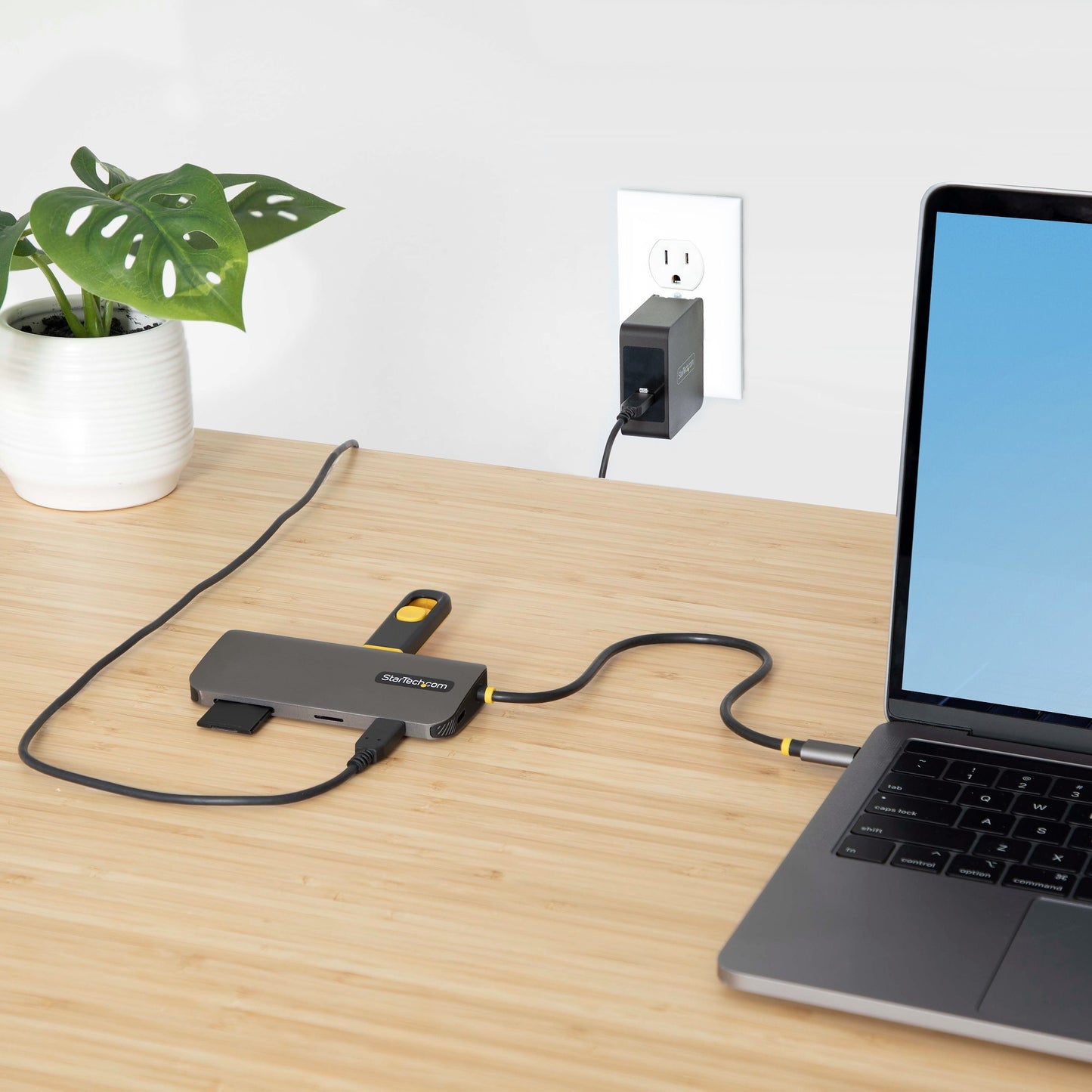 StarTech.com Multiport Adapter 60Hz USB-C Docking Station 100W