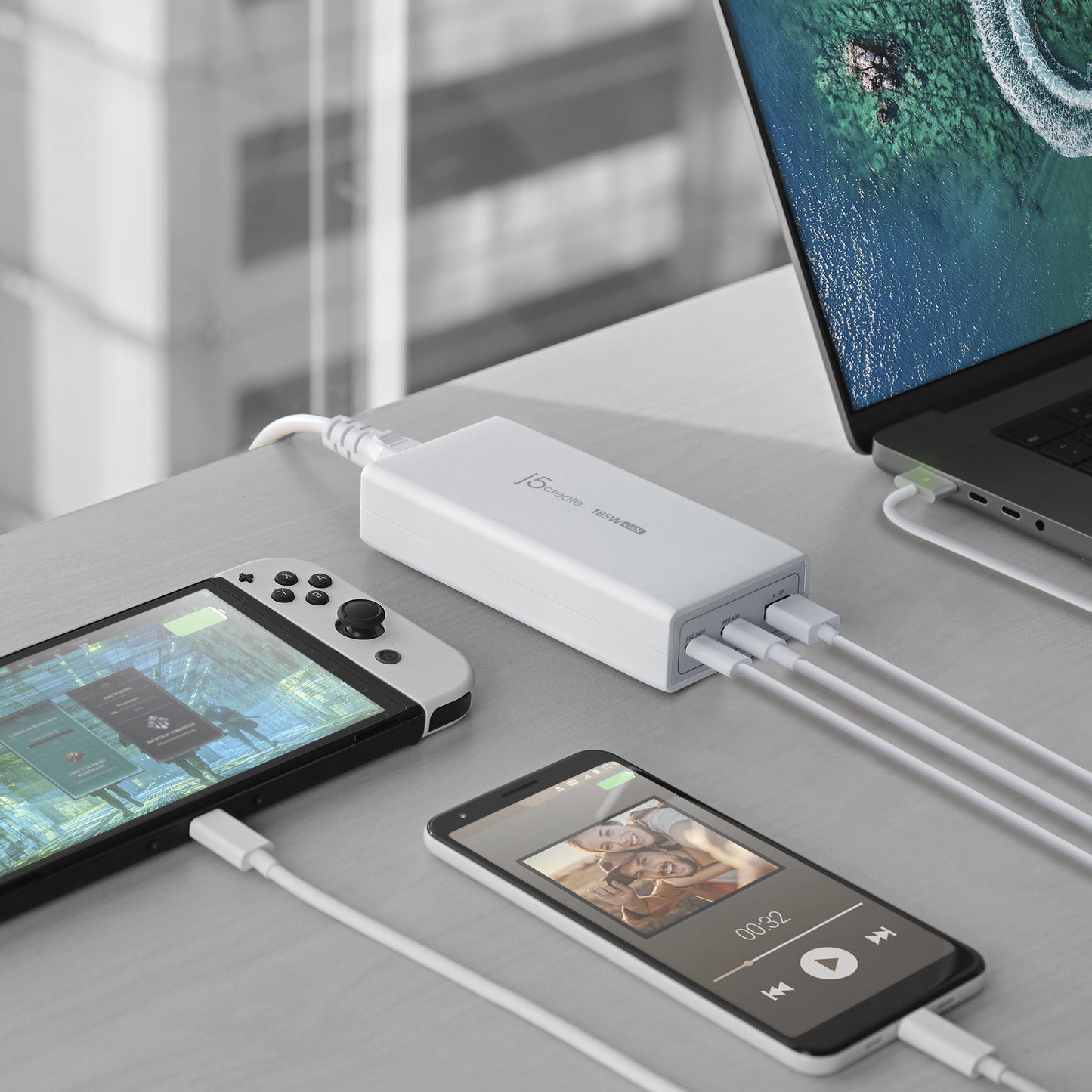 j5create JUP37185W 185W GaN PD 3.1 USB-C® 3-Port Charger-EU, Black