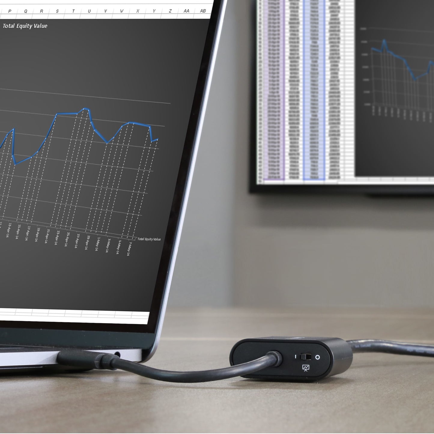 StarTech.com USB-C to HDMI Adapter - with Presentation Mode Switch - 4K 60Hz Hub