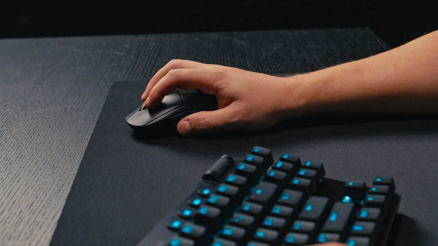 Logitech G 910-006630 Right-hand Wireless Mouse
