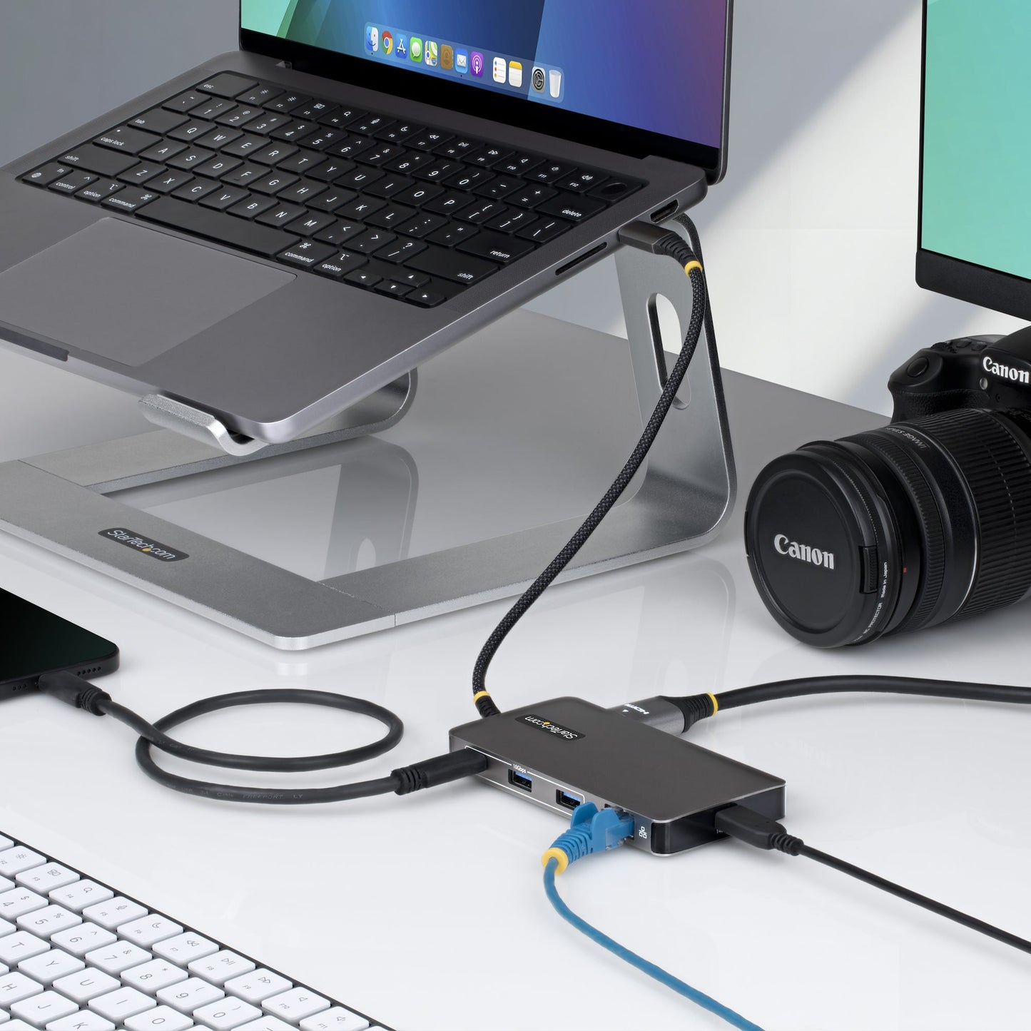 StarTech.com Multiport Adapter 60Hz USB-C Docking Station 140W