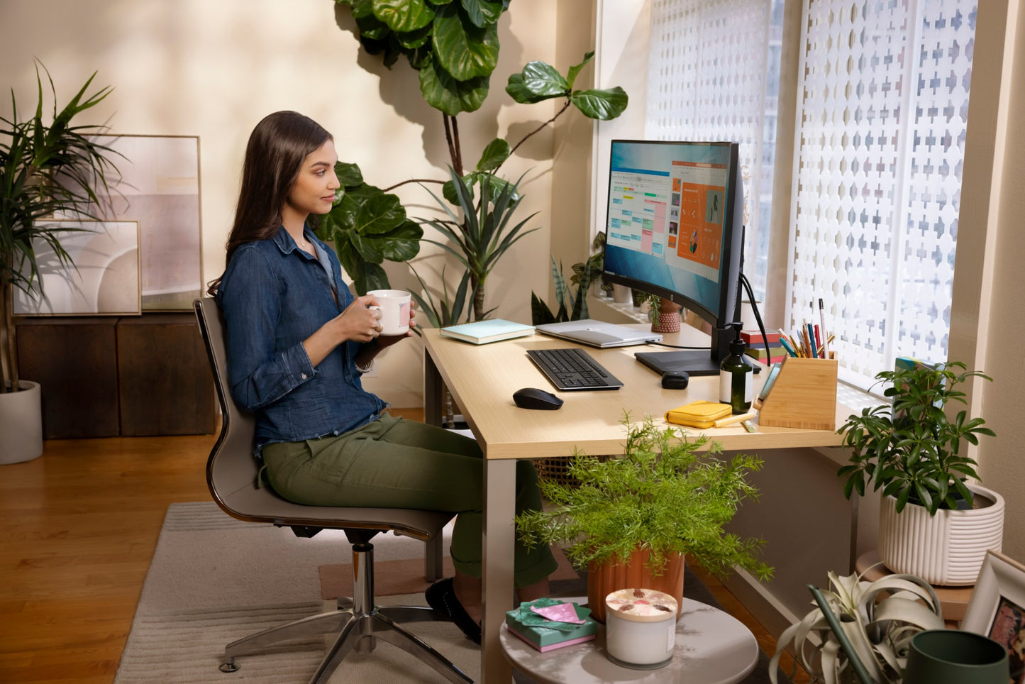 HP P34hc G4 34" UWQHD VA Curved Monitor