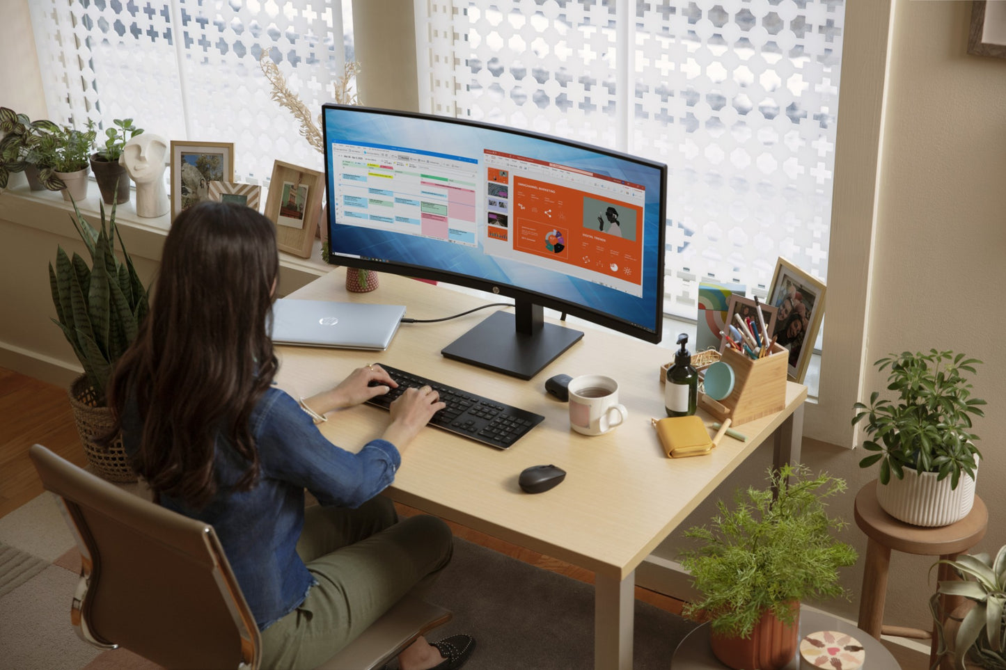 HP P34hc G4 34" UWQHD VA Curved Monitor